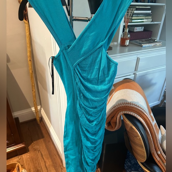 GORGEOUS turquoise Bebe flattering dress - Picture 1 of 5